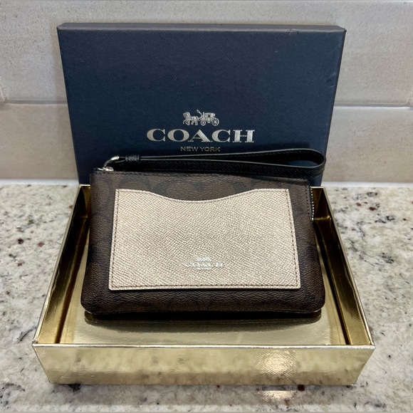 Coach Colorblock Wristlet LIKE NEW! - Picture 1 of 5